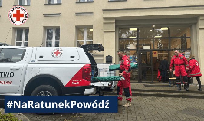 #NaRatunekPowódź Polski Czerwony Krzyż na pierwszej linii pomocy poszkodowanym.