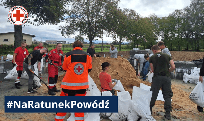 #NaRatunekPowódź Polski Czerwony Krzyż w pełnej mobilizacji, trwa zbiórka na rzecz ofiar powodzi.